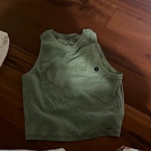 size L hollister crop top